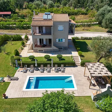 Voreas Villa *