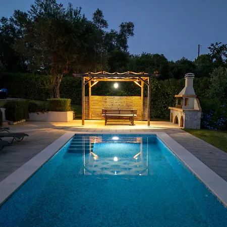 Voreas Βίλα Πουλάδες